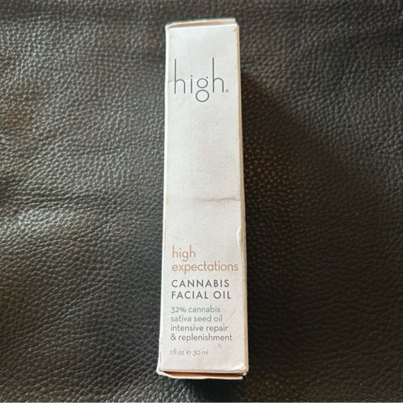 High Beauty High Expectations Facial Oil- NEW in Box - Picture 6 of 6